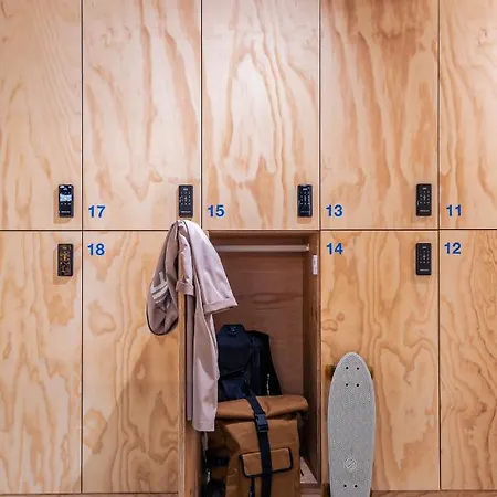 Colo Colo - Single Private Beds