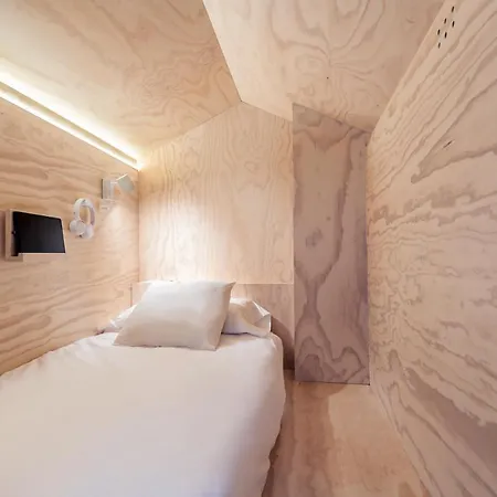 Colo Colo - Single Private Beds Хостел