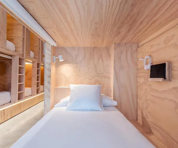 Colo Colo - Single Private Beds Hostel *